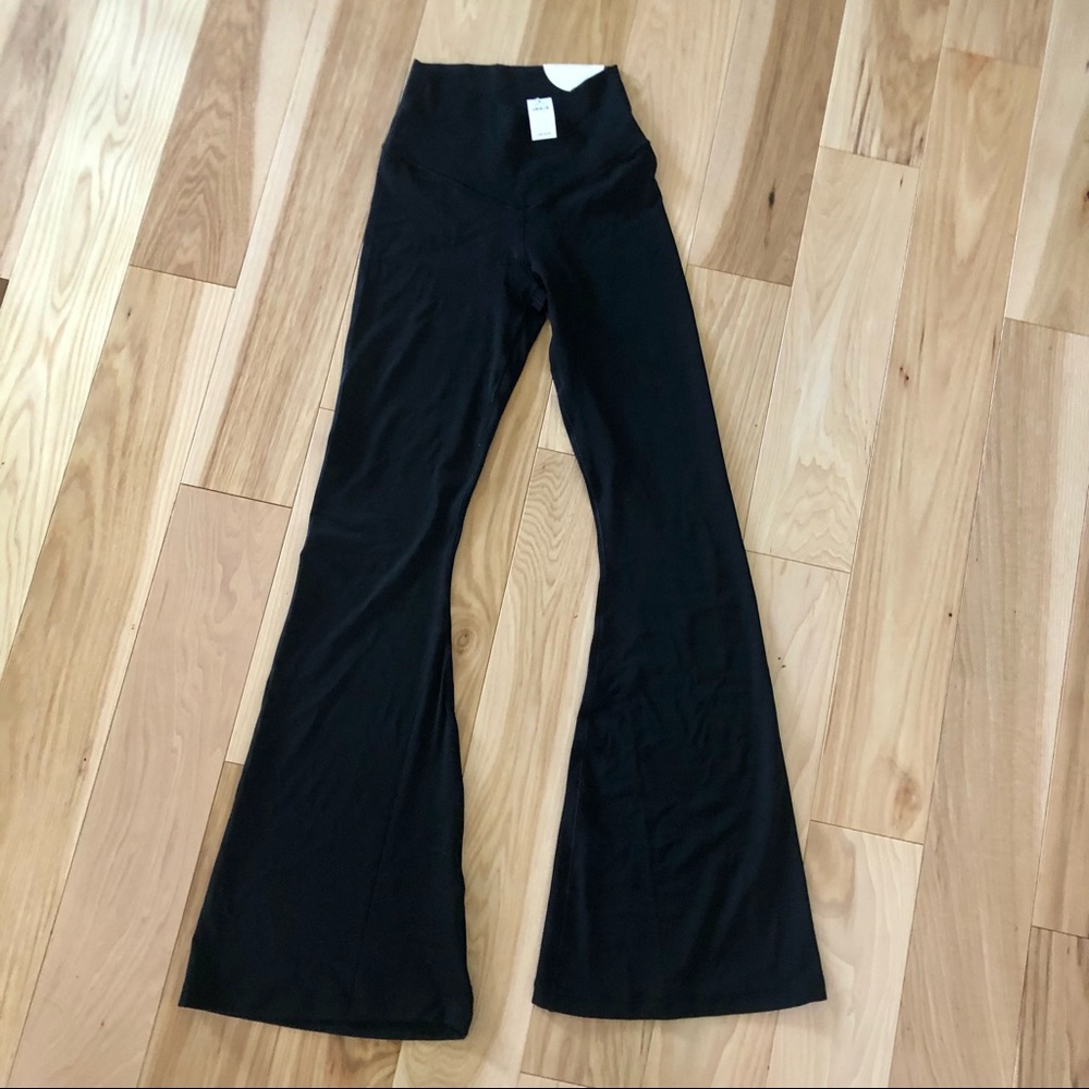 NWT OFFLINE By Aerie Real Me High Waisted Crossover Flare Leggings Short